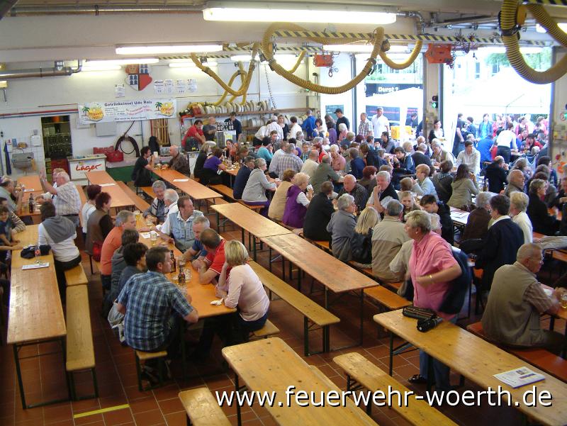 2010.04.30 Maibaumaufstellung (19).JPG